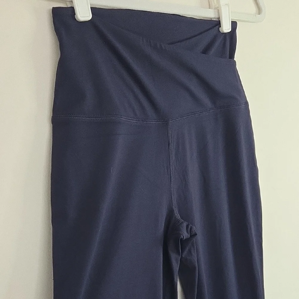 Quince Navy Blue Flare Athleasure Pants Workout Athletic size small